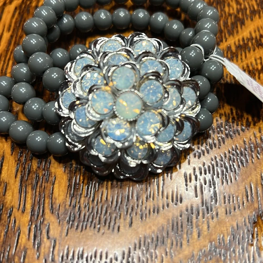 Lia Sophia Bracelet Nordica Crystal Flower Three Strand Grey Resin Bead NWT - Picture 4 of 6